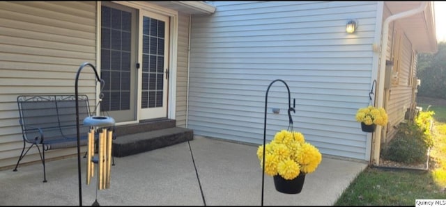 entrance to property featuring a patio area