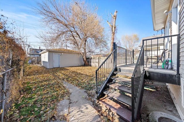 view of yard with a storage unit