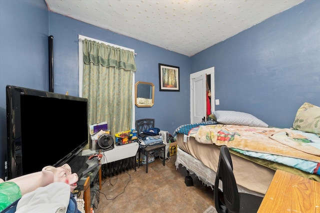 bedroom with carpet flooring