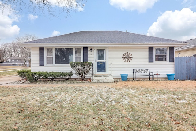 view of front of house featuring a front lawn