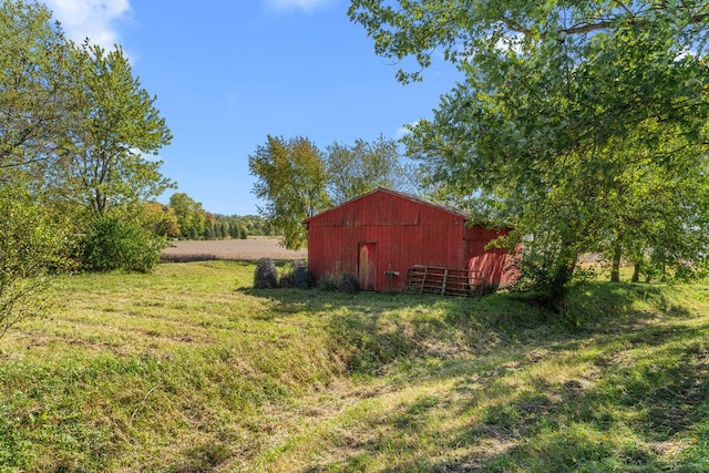 view of yard with a rural view and an outdoor structure