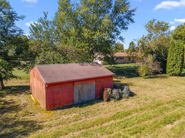 view of outdoor structure with a yard