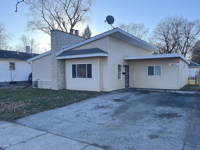 back of house featuring a yard