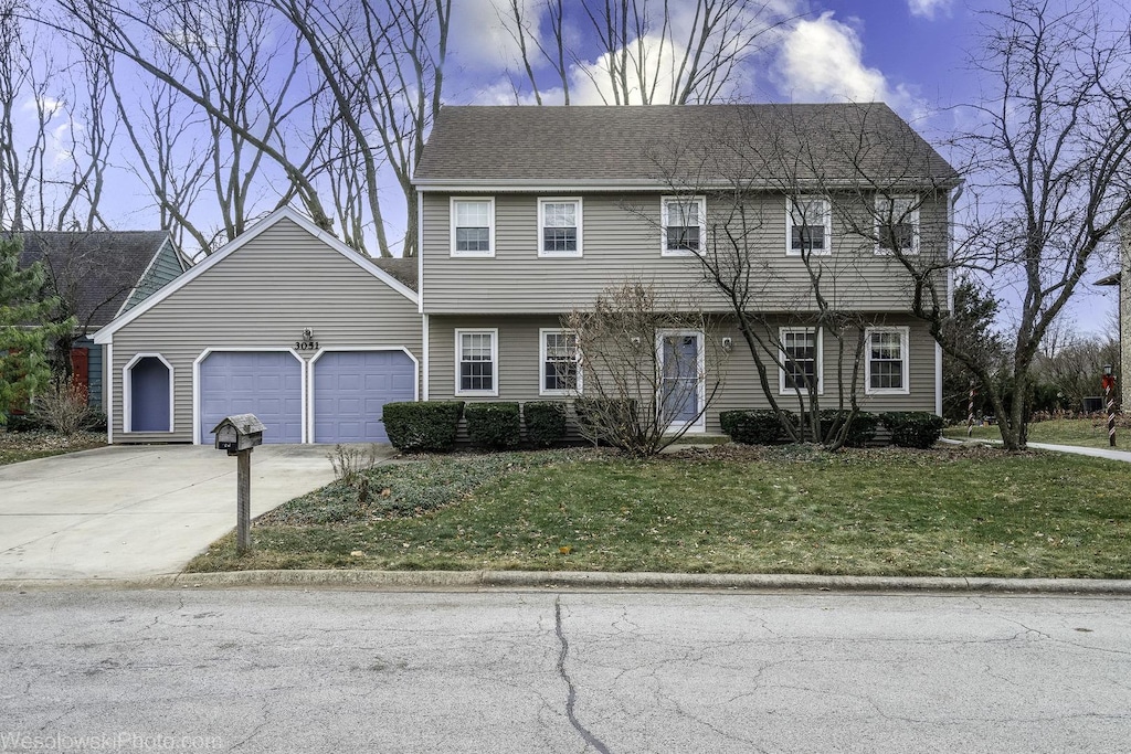 view of front of home featuring a yard and a garage