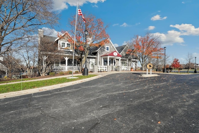 view of front of property featuring a porch