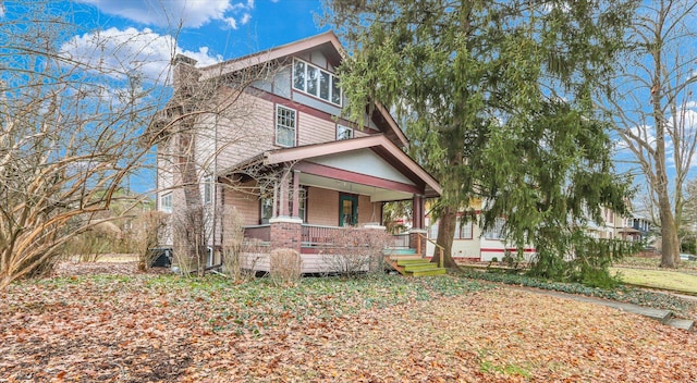 view of front of property featuring a porch