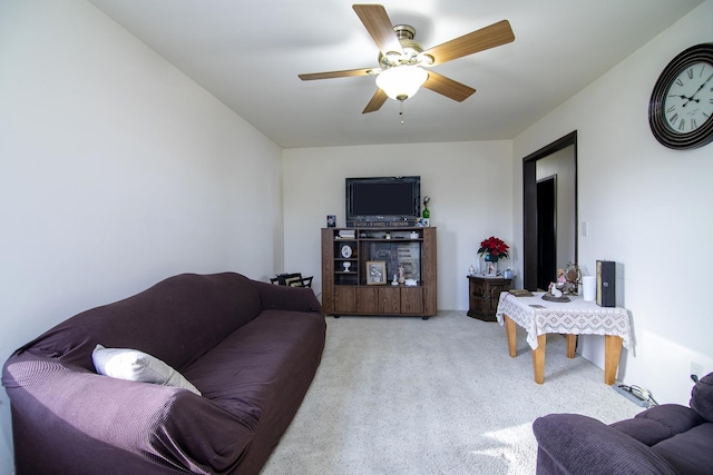 carpeted living room featuring ceiling fan