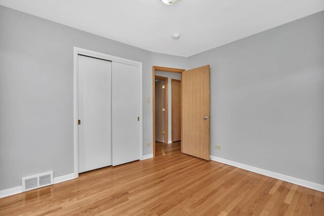 10016 Minnick Ave, Oak Lawn, IL 60453 - unfurnished bedroom with light wood finished floors and a closet
