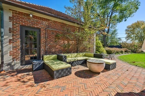 view of patio / terrace with an outdoor hangout area