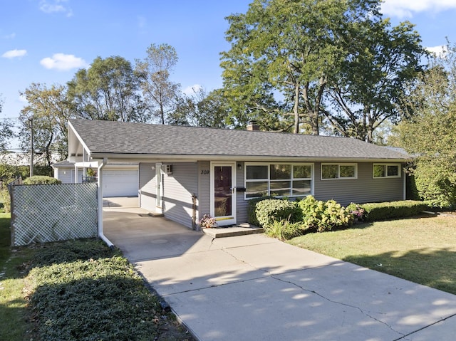 ranch-style home featuring a front lawn