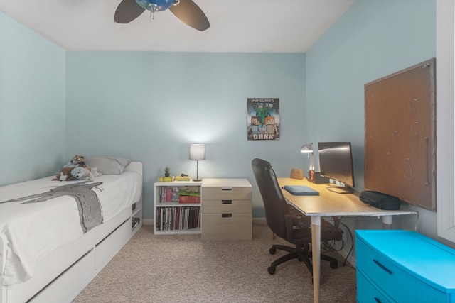 bedroom with ceiling fan