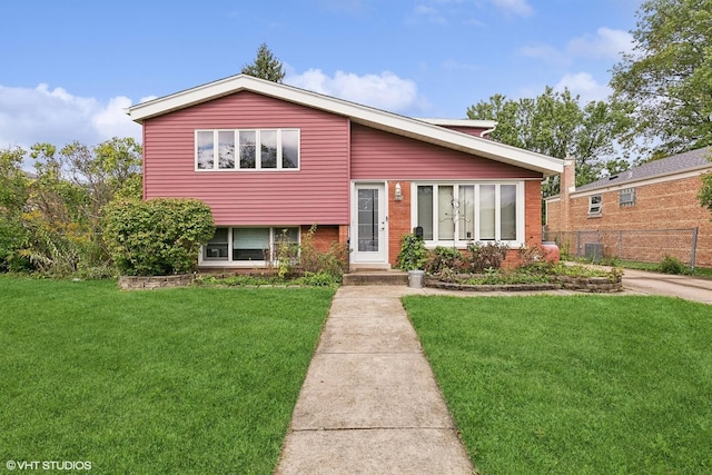 split level home featuring a front yard