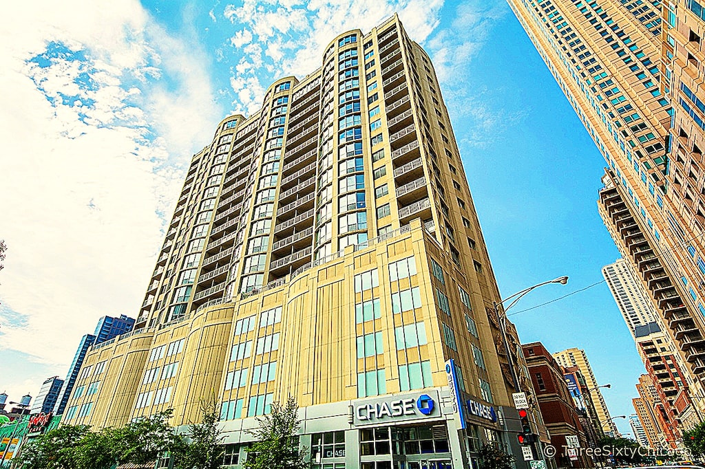 600 N Dearborn St Unit P41, Chicago, IL 60654 - photo 1