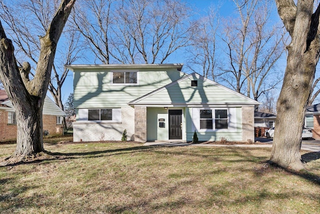 view of front of house featuring a front lawn