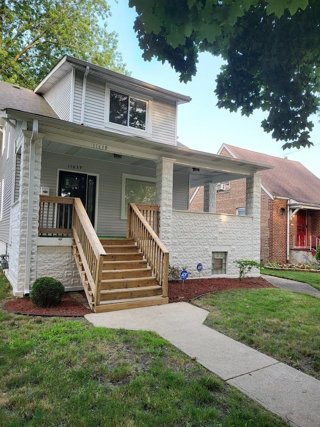 view of front of property featuring a front yard and a porch