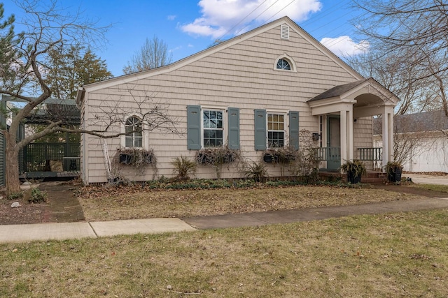 view of front of property with a front lawn