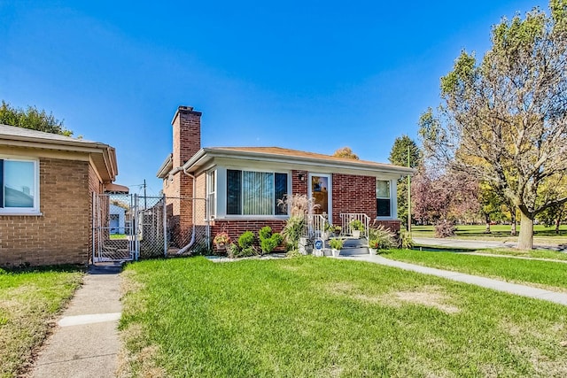 bungalow featuring a front yard