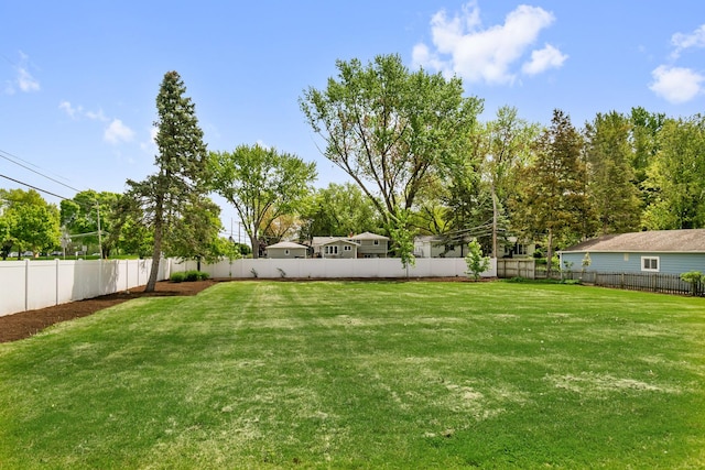 7S135 Clover Ct, Naperville, IL 60540 - view of yard