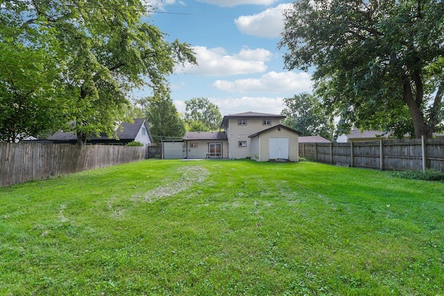 view of yard featuring a shed