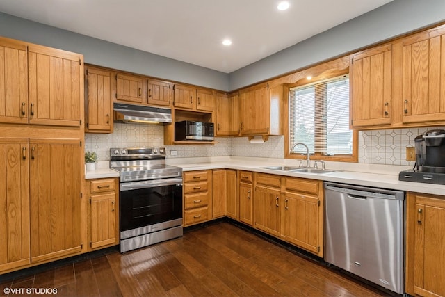 kitchen with stainless steel appliances, tasteful backsplash, dark wood-type flooring, and sink