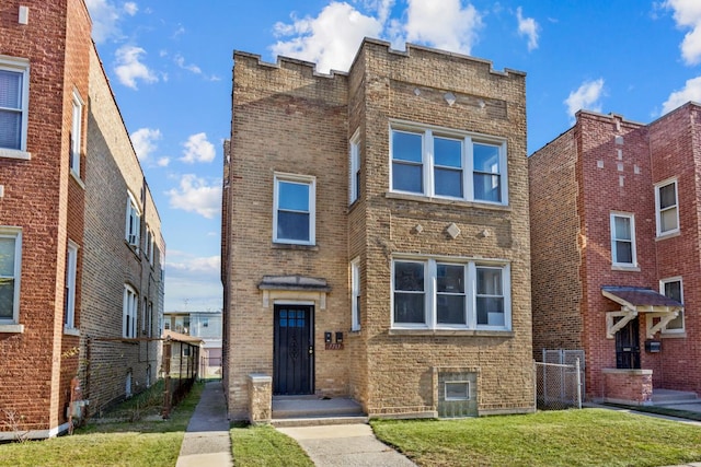 view of front of property with a front yard