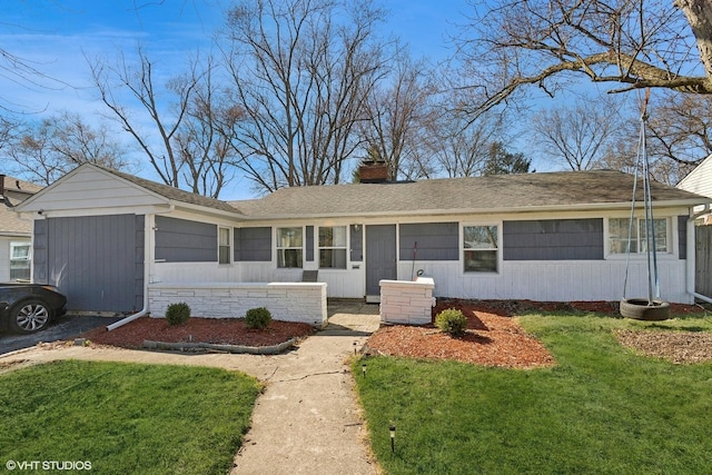 ranch-style house featuring a front yard