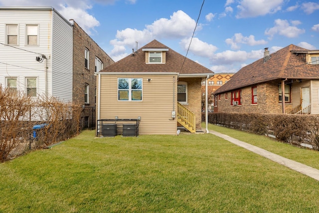 back of house featuring a yard