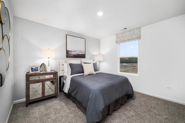 bedroom with carpet flooring