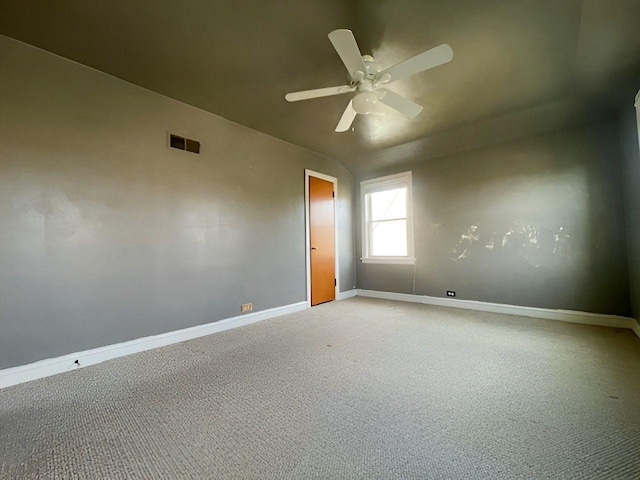 spare room with carpet flooring and ceiling fan