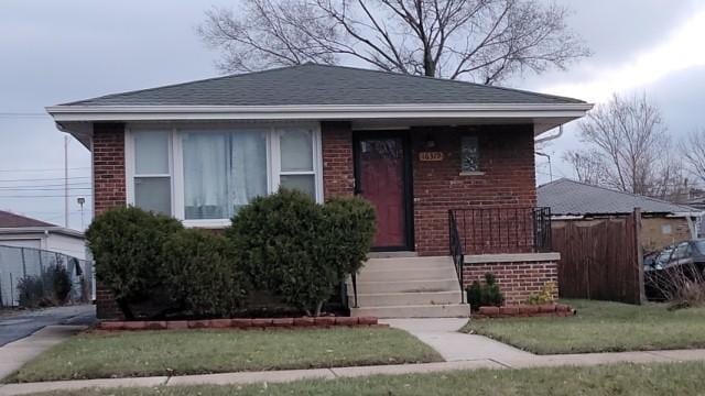 view of front of house with a front yard