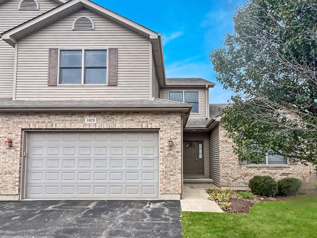 view of front property featuring a garage