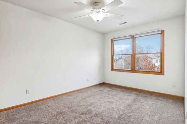 carpeted empty room featuring ceiling fan