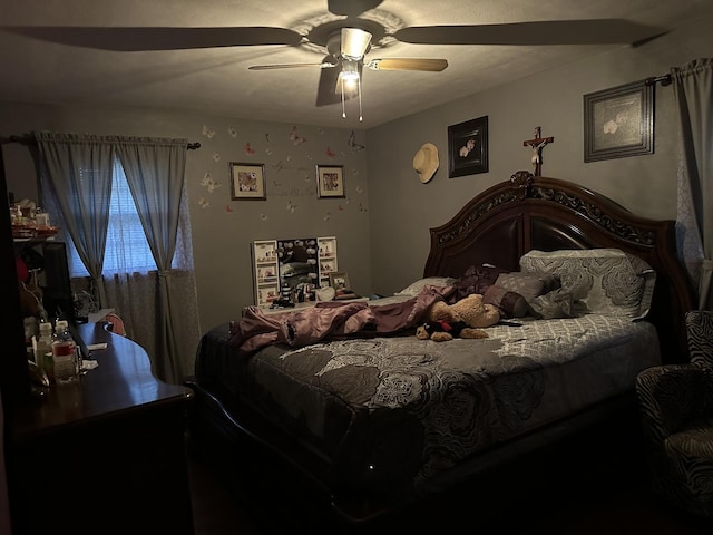 bedroom featuring ceiling fan