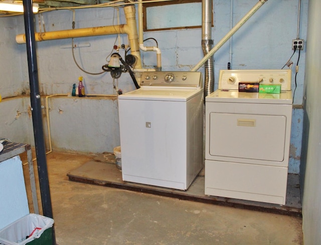 laundry room featuring washing machine and clothes dryer