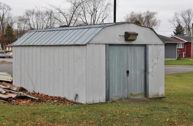 view of outdoor structure with a yard