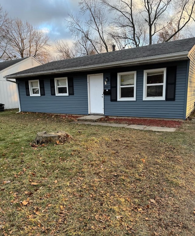 single story home featuring a front yard