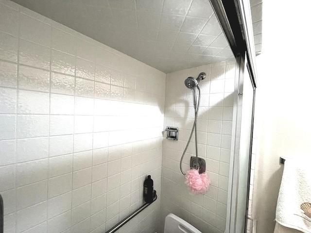 bathroom with a tile shower