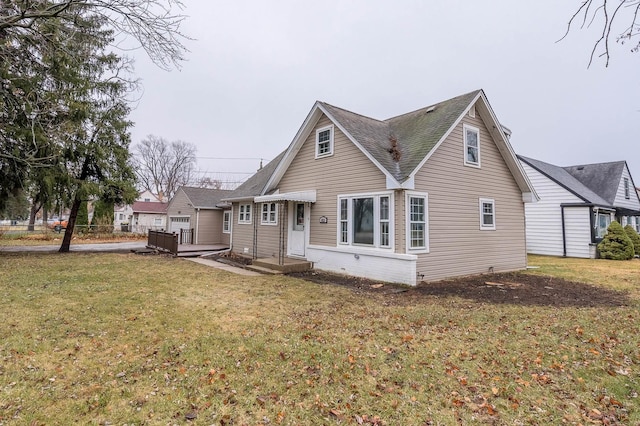 view of front of house featuring a deck and a front yard