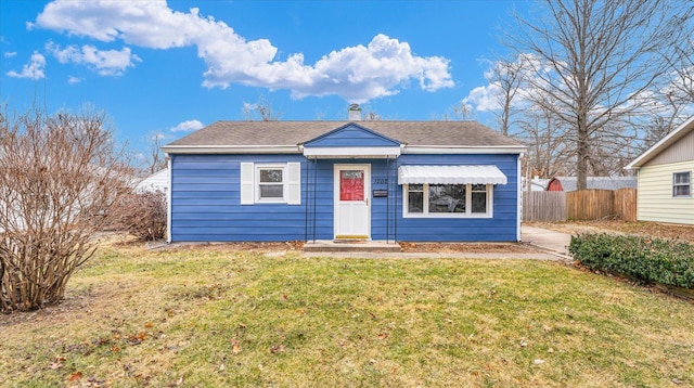 view of front of house with a front lawn