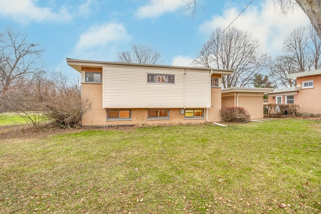 back of house featuring a yard