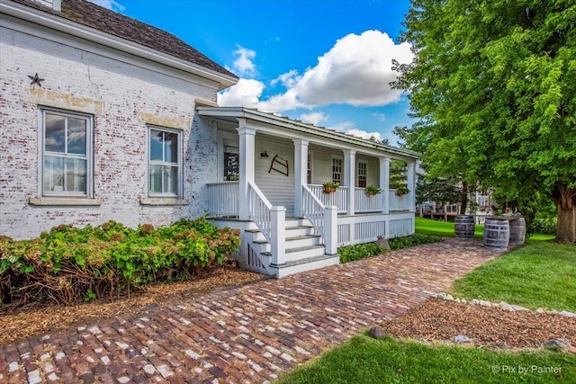 view of front of house with a porch