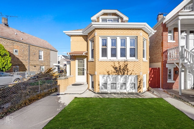 view of front facade featuring a front yard