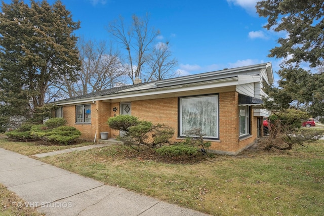 view of front of property with a front yard