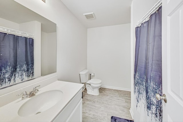 bathroom featuring a shower with curtain, vanity, and toilet