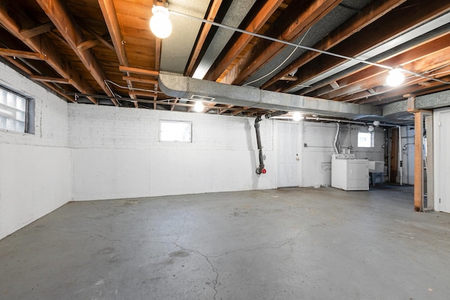 basement featuring washer / dryer