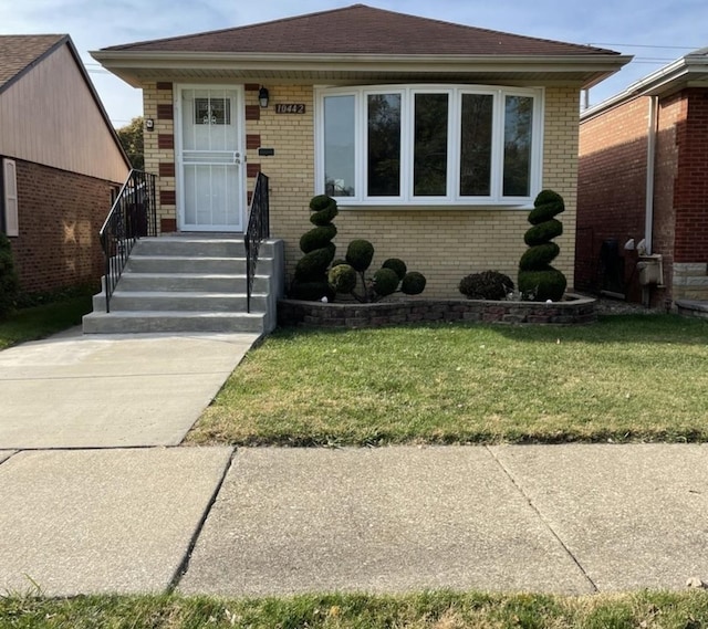 view of front of property featuring a front yard