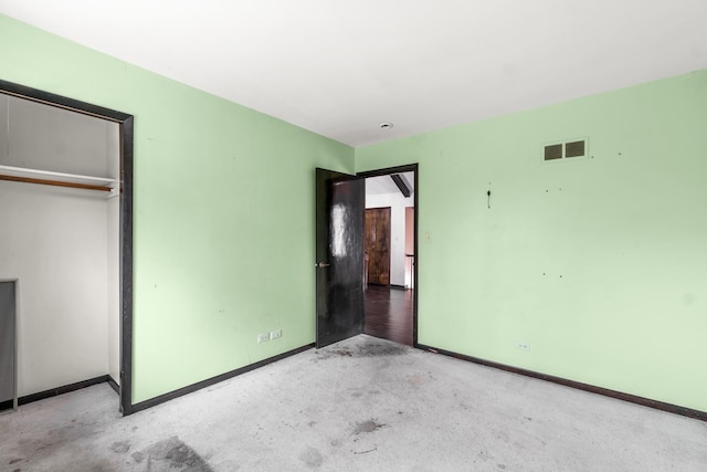 unfurnished bedroom featuring a closet