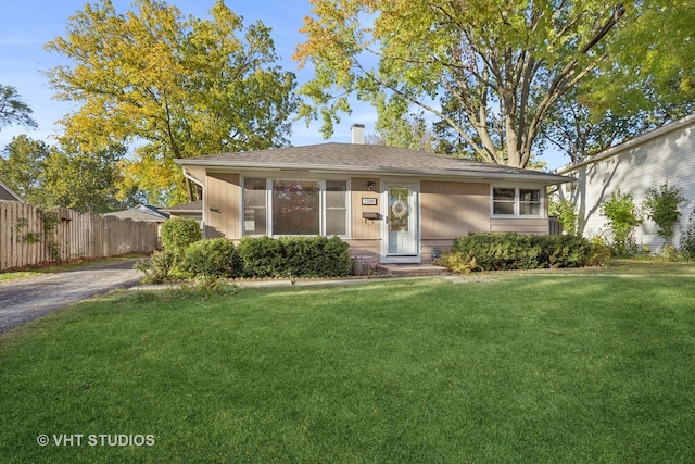 view of front facade with a front yard