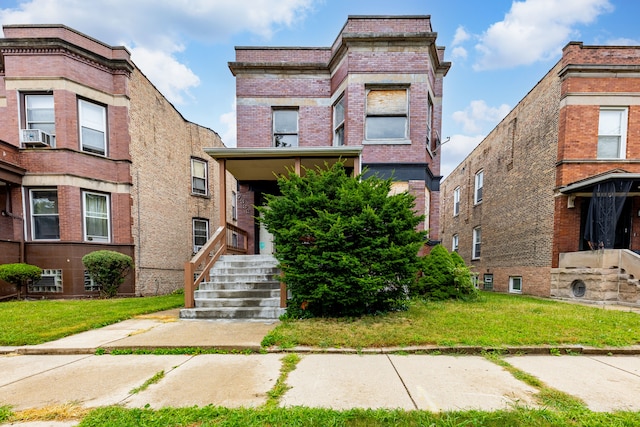 view of front of property featuring a front yard