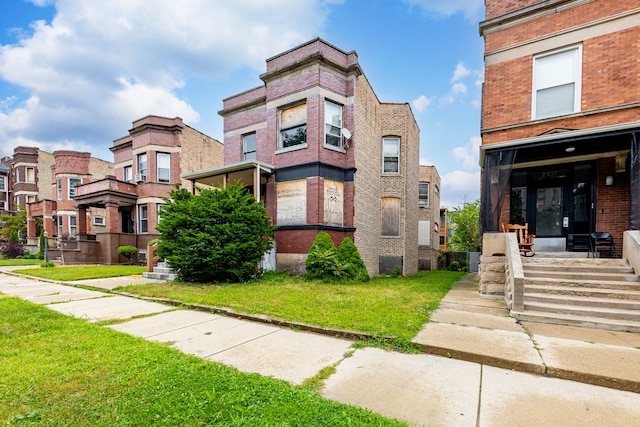 view of front of house with a front yard